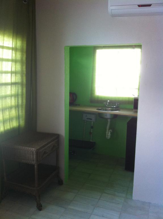 Vicky'S Keys Hostel Upper Prince's Quarter Room photo